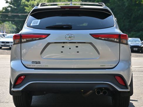 Used 2022 Toyota Highlander XSE AWD/4WD image 4