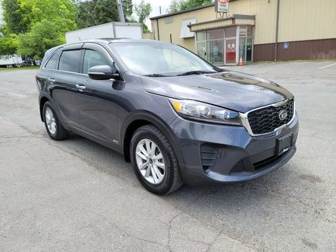 Used 2019 Kia Sorento AWD V6 image 2