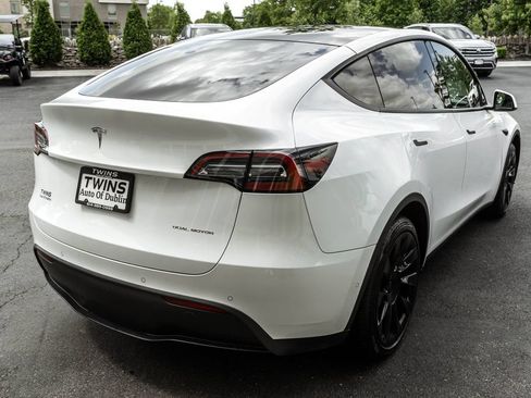 Used 2022 Tesla Model Y Long Range AWD/4WD image 32