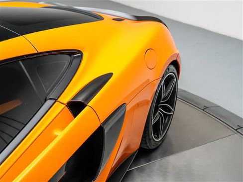 Used 2017 McLaren 570S image 19