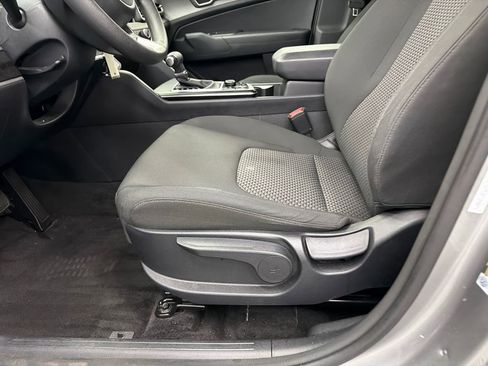 Used 2025 Kia Sportage LX image 10