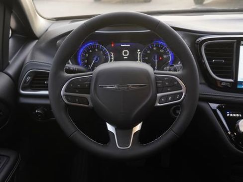 New 2026 Chrysler Pacifica Select image 18