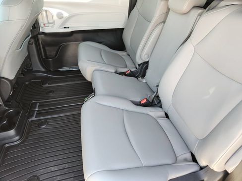 Certified 2026 Toyota Sienna XLE FWD image 26