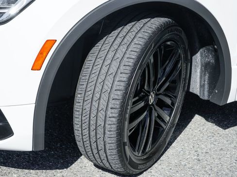 Used 2022 Volkswagen Tiguan SE R-Line image 45