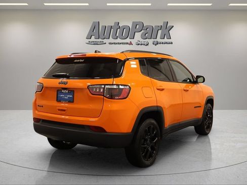Used 2026 Jeep Compass Latitude w/ Sun and Sound Group AWD/4WD image 10