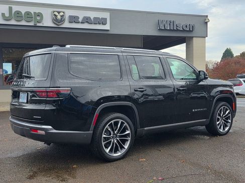 Used 2022 Jeep Wagoneer Series III w/ Premium Group I image 38