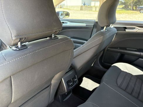 Used 2019 Ford Fusion SE FWD image 31