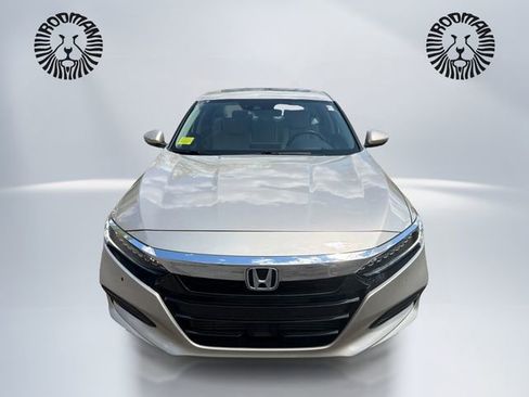 Used 2018 Honda Accord Touring image 2