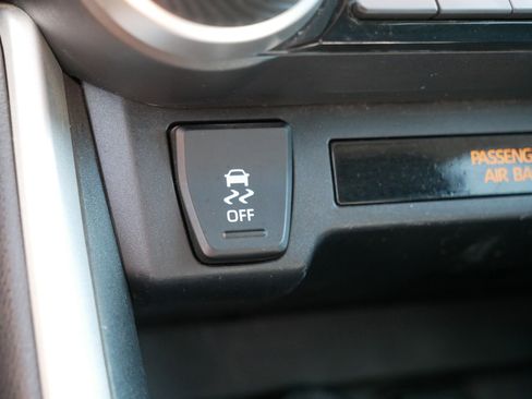 Used 2021 Toyota RAV4 LE AWD/4WD image 32