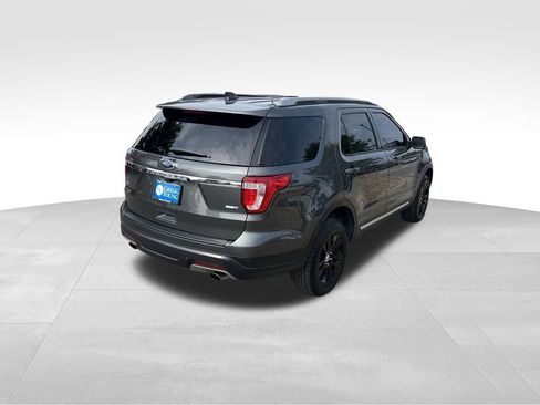 Used 2019 Ford Explorer XLT AWD/4WD image 7