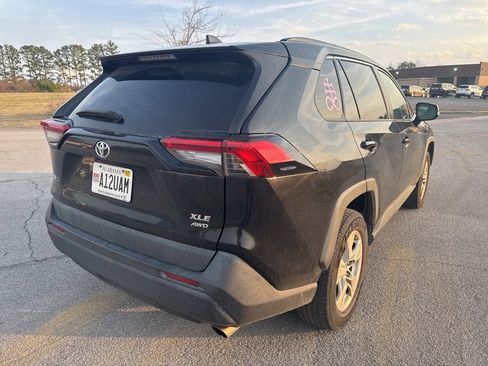 Used 2019 Toyota RAV4 XLE w/ Carpet Mat Package image 10