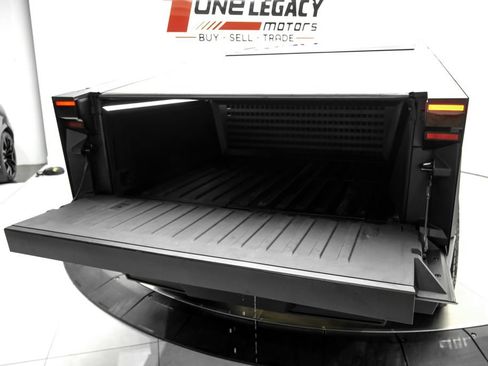 Used 2024 Tesla Cybertruck AWD Crew Cab image 57