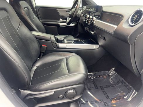 Used 2022 Mercedes-Benz GLB 250 w/ Premium Package Lite image 42