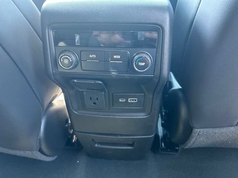 Used 2023 GMC Acadia SLT AWD/4WD image 48