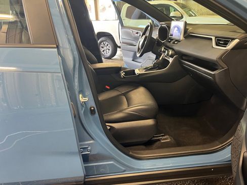 Used 2023 Toyota RAV4 SE image 32