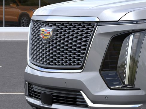 New 2026 Cadillac Escalade Luxury w/ LPO, Radiant Package AWD/4WD image 13