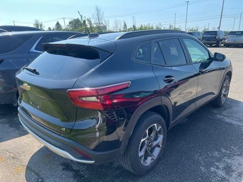 Used 2024 Chevrolet Trax LT FWD image 3
