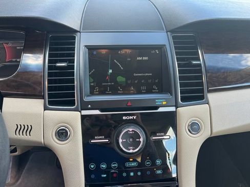 Used 2018 Ford Taurus Limited FWD image 14