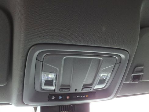 Used 2025 Chevrolet Silverado 2500 Custom image 26