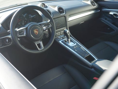 Certified 2024 Porsche 718 Cayman RWD image 4