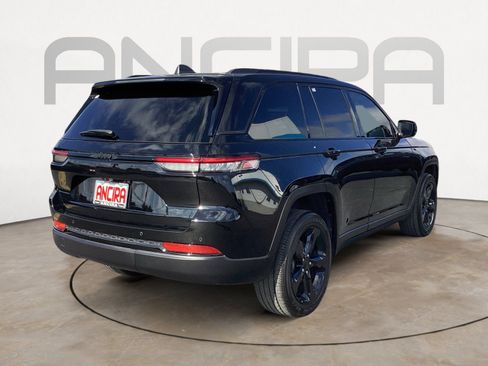 Used 2025 Jeep Grand Cherokee Altitude RWD image 14