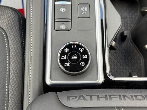 New 2025 Nissan Pathfinder SV image 31