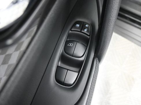 Used 2018 Nissan Rogue SV w/ Sun & Sound Touring Package AWD/4WD image 19