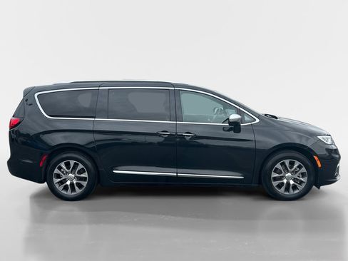 Used 2021 Chrysler Pacifica Pinnacle FWD image 6