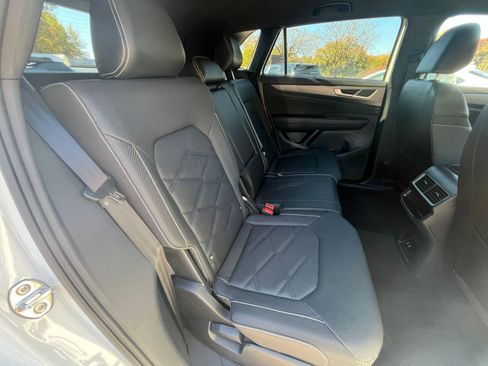 Used 2025 Volkswagen Atlas Cross Sport SE image 34