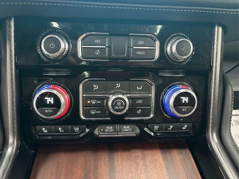 Used 2023 GMC Yukon Denali Ultimate image 34