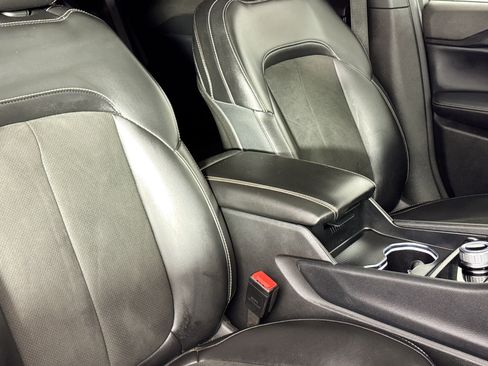 Used 2024 Jeep Grand Cherokee L Altitude image 34