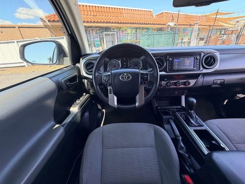 Used 2017 Toyota Tacoma SR5 AWD/4WD image 26