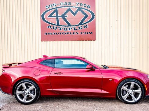 Used 2018 Chevrolet Camaro SS image 2