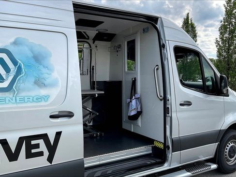 New 2024 Mercedes-Benz Sprinter 2500 w/ Acoustic Package image 21