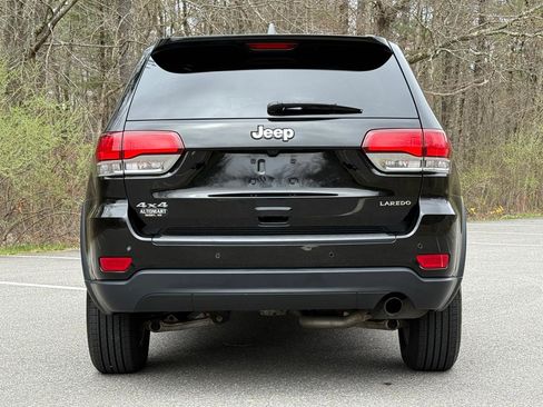 Used 2020 Jeep Grand Cherokee Laredo AWD/4WD image 3