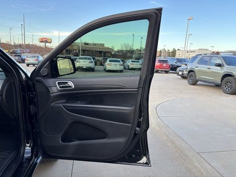 Used 2021 Jeep Grand Cherokee Laredo X image 25