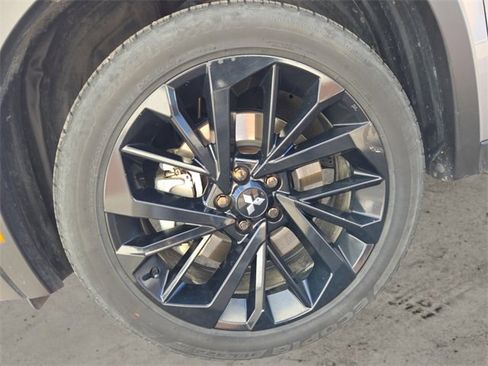 Used 2023 Mitsubishi Outlander SE Black Edition image 14