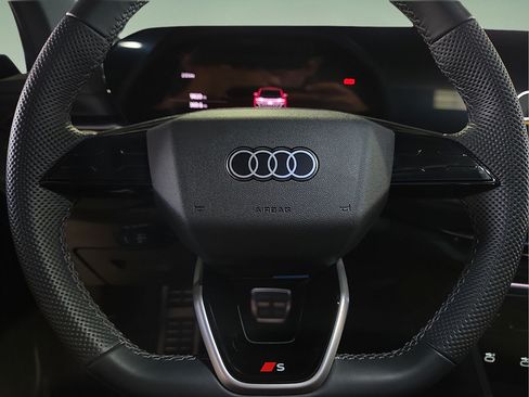 Used 2025 Audi SQ5 Premium Plus AWD/4WD image 25