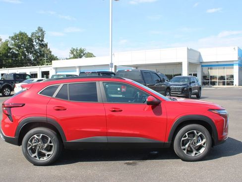 New 2026 Chevrolet Trax LT w/ Driver Confidence Package FWD image 11
