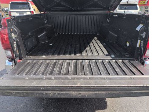 Used 2018 Toyota Tacoma TRD Off-Road AWD/4WD image 23