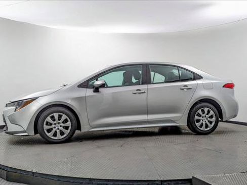 Used 2024 Toyota Corolla LE FWD image 3