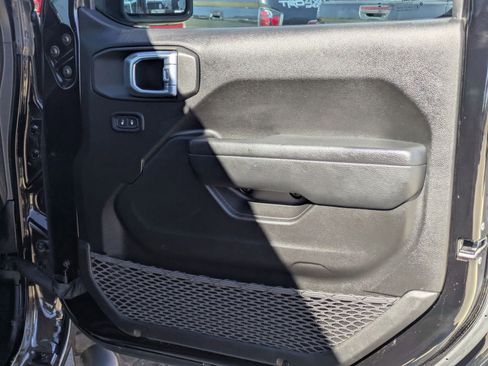 Used 2022 Jeep Gladiator Willys image 29