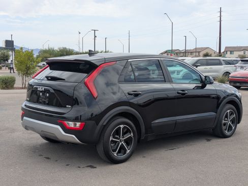 Certified 2025 Kia Niro LX FWD image 5