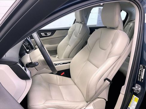 Used 2019 Volvo S60 T6 Momentum w/ Premium Package image 17