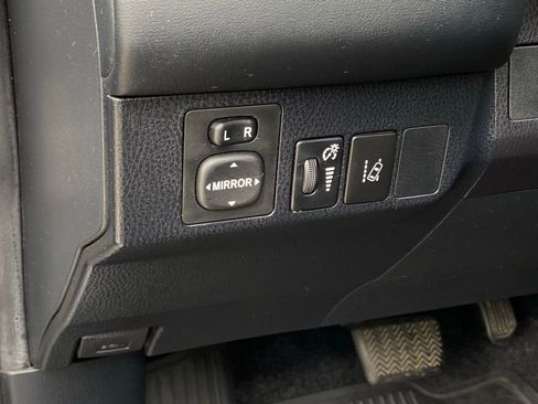 Used 2018 Toyota RAV4 XLE AWD/4WD image 12