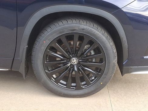 Used 2023 Toyota Highlander XSE image 8