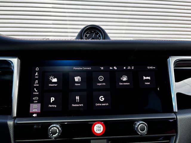 Certified 2026 Porsche Macan AWD/4WD image 19