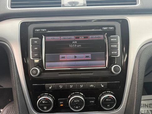 Used 2012 Volkswagen Passat 2.5 SE FWD image 18