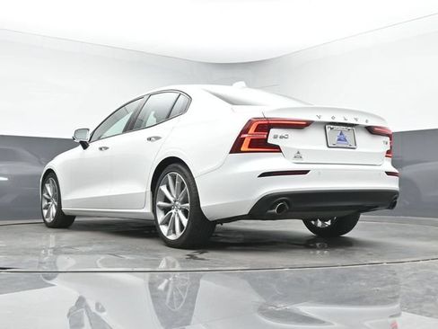Used 2021 Volvo S60 T5 Momentum w/ Premium Package FWD image 16