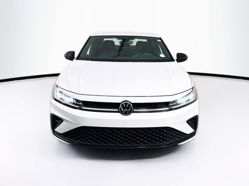 Used 2025 Volkswagen Jetta Sport image 2